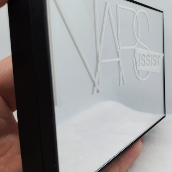 NARSissist Dual-intensity eyeshadow palette. - Picture 2 of 3